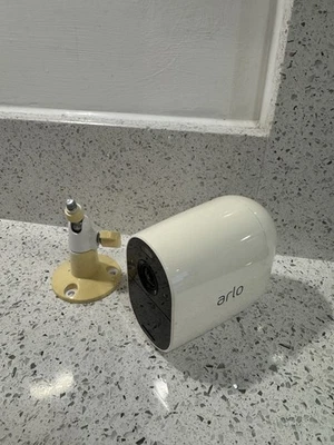 Arlo Essential Spotlight - HD 1080p Indoor Outdoor Wireless Camera VMC2030 - Image 1 of 4