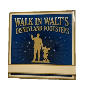DISNEY Walk In Walt’s Footsteps BUTTON Pin Disneyland Mickey Mouse Name Statue - Bild 1 von 3