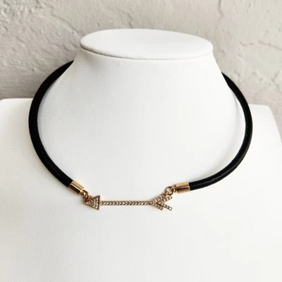 NUEVO CON ETIQUETAS Collar Rebecca Minkoff Tono Dorado Estrás Flecha Cuero Cordón 16" Foto 1 de 4