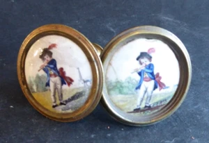 2 attaches de miroir émail Anglais 18 eme bilston / battersea enamel knob 4cm - Imagen 1 de 5