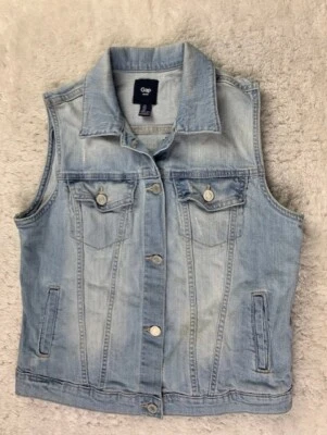 Colete jeans feminino Gap tamanho S sem mangas lavagem leve - Imagem 1 de 3