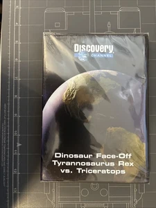 DISCOVERY DINOSAUR FACE-OFF Tyrannosaurus Rex vs Triceratops - Picture 1 of 2