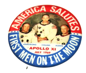 Apollo XI 11 1st Men On The Moon Space Rocket Astronaut Pin Button NOS Neu 1969 - Bild 1 von 3