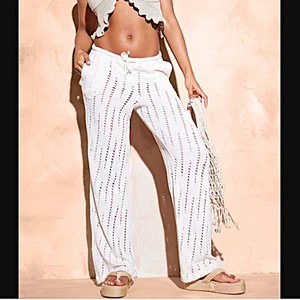 Pantaloni Pretty Little Thing in maglia panna invecchiata taglia 4 gamba larga tasche all'uncinetto - Foto 1 di 11