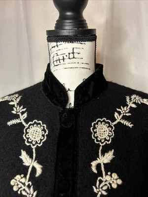 Cárdigan Suéter Floral Alexandra Bartlett M Lana con Terciopelo Negro Bordado Foto 1 de 4