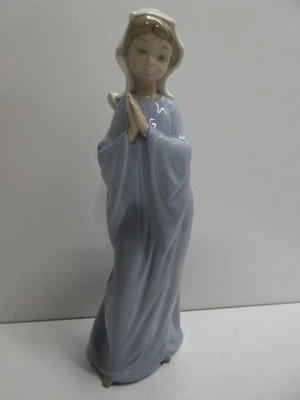 NAO LLADRO PORCELAIN STATUE  FIGURINE GIRL IN BLUE DRESS PRAYING - image 1 of 4
