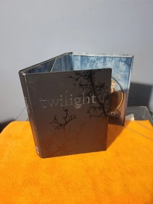 Twilight - Collectors Gift Set - Boarders Exclusive - DVD Set with Photo Cards - Image 1 of 4