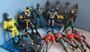 Kenner Batman personaggi e veicoli. Batman, Robin e Spaventapasseri. Pacchetto giocattoli anni 90 - Foto 1 di 24