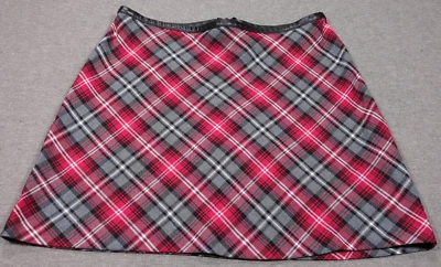 Mini-saia xadrez Byer VTG Y2K vermelha, cinza e preta cintura alta academia tamanho 9 - Imagem 1 de 4