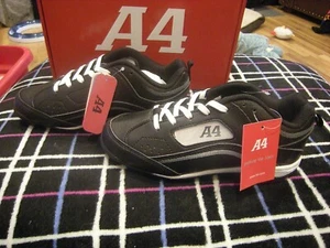 New Boys / Girls Black & White A4 W/ Changable Strips Baseball Cleats, Size 5.5 - Picture 1 of 3