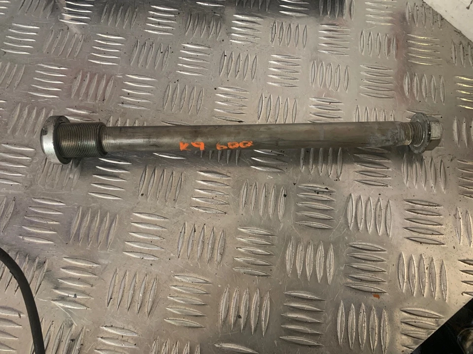 Suzuki GSXR 600 750 K8 K9 L0 2008 2009 2010 BASCULANTE EJE Y TUERCA  Foto 1 de 1