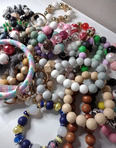 Konvolut über 25 Perlen Stretch Armbänder Posten BN22 - Bild 1 von 16