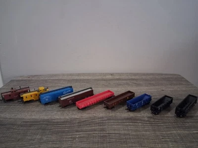 N Scale Cabooses, Gondola, Freight And Hopper Cars Lot of 9 Mixed Brands Used - Image 1 of 4