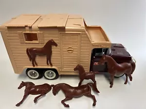 Vintage 1960 BUDDY L Horse Stable Camper Truck w/Horses And Box **READ** - Picture 1 of 24