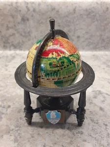 Sacapuntas de metal fundido a presión World Globe Parque Nacional de Yellowstone 3,25" de alto - Imagen 1 de 7