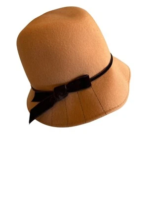 Sombrero de fieltro de lana Raffaello Bettini para mujer con cinta de terciopelo negro hecho en Italia Foto 1 de 4