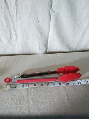 Pinzas Betty Crocker 12" con mango sólido de acero inoxidable con puntas de silicona Foto 1 de 4