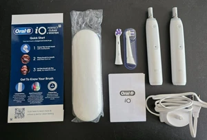 Cepillo de dientes eléctrico recargable Oral-B iO Perfect Clean Whiten paquete de 2 NB-G212P - Imagen 1 de 12