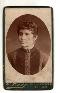 Hübsche Dame Kabinett Karte Foto von C Bridge 99 Manchester St Oldham 2,5x4 - Bild 1 von 2