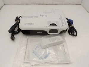 Lamp 22 Hrs Epson VS210 800x600 3LCD 2600 Lumens 3000:1 Contrast VGA Projector - Picture 1 of 19