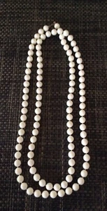 Womens Unbranded Off-White Round Beaded Wrap-Around Necklace Pre-owned - Picture 1 of 2