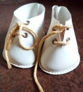 Puppenschuhe, Schuhe für Puppen, Sohle 3,5 x 6,5 cm .aus Kunststoff weiß - Bild 1 von 2