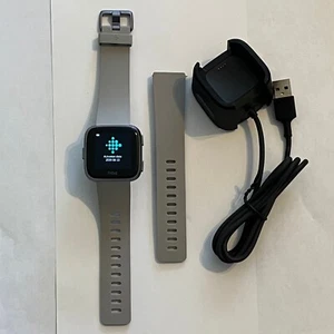 Fitbit Versa - Health & Fitness Smart Watch Activity Tracker FB505 Rose Gold - Picture 1 of 6