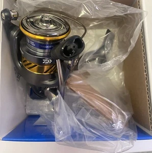 Carrete giratorio Daiwa LAGUNA LT2000 4BB 5,2:1 pesca NUEVO - Imagen 1 de 3