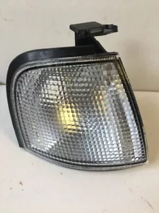 ADATTO PER NISSAN PRIMERA P10 INDICATORE DI DIREZIONE ANTERIORE LUCE ANGOLO LATO GUIDA DESTRO - Foto 1 di 8