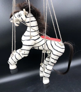 Vintage Folk Art Handmade Painted Wooden Zebra Puppet 13" Long x 8" wide - Bild 1 von 16