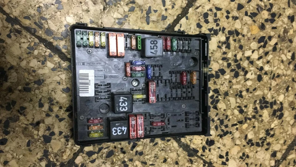 1K0937124K CENTRALINA SCATOLA PORTAFUSIBILI VW GOLF 5 V (1K1) (2003-2009) - Immagine 1 di 1