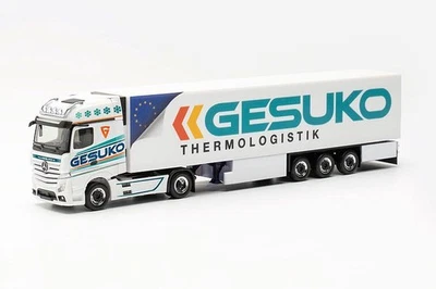 HERPA, MERCEDES BENS 4x2 Actros G con rimorchio 3 assi GESUKO bianco, 1/87,  ... - Immagine 1 di 4