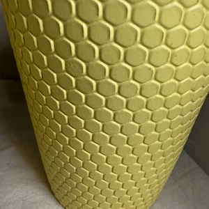 Juego de 2 macetas amarillas con textura de panal hechas en Alemania envío gratuito - Imagen 1 de 9