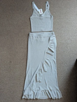 Nuevo House of Harlow Beige Plateado Metálico Cuerpo Con Volantes Falda Conjunto Sin Mangas Talla S Foto 1 de 4