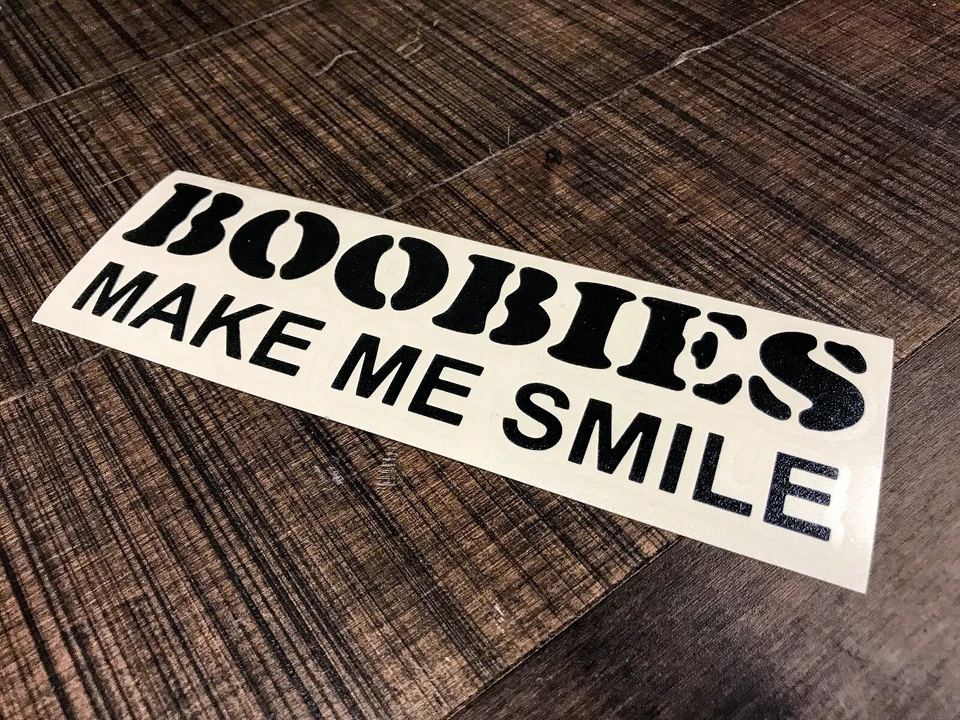 Calcomanía JDM Boobies Make Me Smile Foto 1 de 1