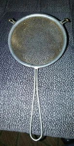 Manija de alambre de acero colador de malla primitiva de colección con borde de lata/empuñaduras para olla - Imagen 1 de 4