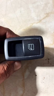 Mercedes A150 2005 Passenger Rear Left Power Window Switch Control A2518200510 - Image 1 of 4