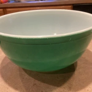 Vintage PYREX Green 2 1/2 Qt Mixing Bowl 403 Ovenware 24. USA - Picture 1 of 8