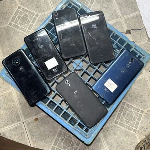 Lote de 6 teléfonos celulares de salvamento para piezas que no funcionan 2 iPhone - Imagen 1 de 5