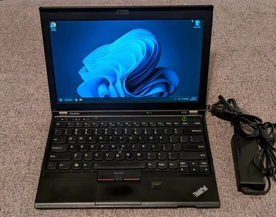 Portátil Lenovo ThinkPad X230 12" Core i5-3320M 2,6 GHz 8 GB 240 GB SSD Cámara web Win11 Foto 1 de 4