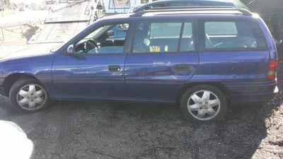 Calandre OPEL ASTRA F PHASE 2 BREAK - Photo 1/4