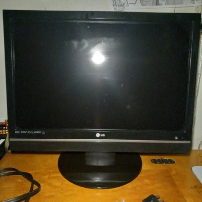 LG tv Monitor Size 22inch 60 hertz=see description - Image 1 of 4