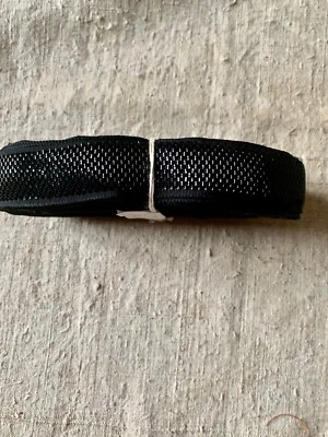 mercerie ancienne - très beau galon ou ruban noir brillant   - Photo 1/3