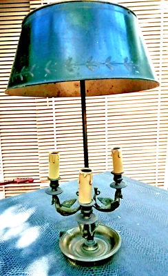Ancienne lampe bouillotte en bronze style empire trois feux - Photo 1/4