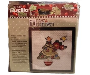 Kit de mini marco punto de cruz Mary Engelbreit árbol de Navidad de María Bucilla - Imagen 1 de 4