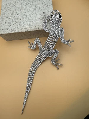 Rare vintage Butler & Wilson fully articulated swarovski crystal lizard brooch - Image 1 of 4