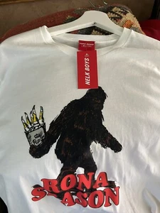 Nelk Jungen weißes Full Send Big Foot T-Shirt Herren XL neu mit Etikett - Bild 1 von 3