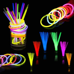 Pulseras y collares Brillantes Sticks suministros de fiesta 8" (20 cm) Brillan en la oscuridad - Imagen 1 de 14