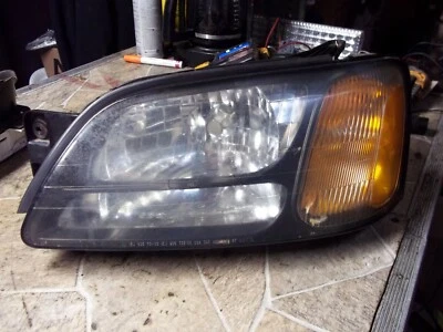 00-04 SUBARU LEGACY 03-06 BAJA LEFT LH LÂMPADA DE FAROL ASSY COM BARRA HORIZ PRETA FABRICANTE DE EQUIPAMENTO ORIGINAL - Imagem 1 de 4