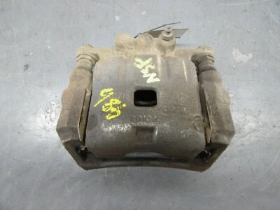 Ford Fiesta 2016 3 puertas 1,5 TDCI pasajero pinza de freno delantera lado cercano - FOMOCO Foto 1 de 4